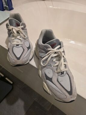 New Balance 9060 SIZE 12